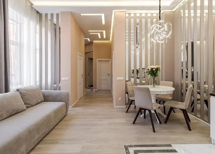 Royal Stylish In The Old לבוב