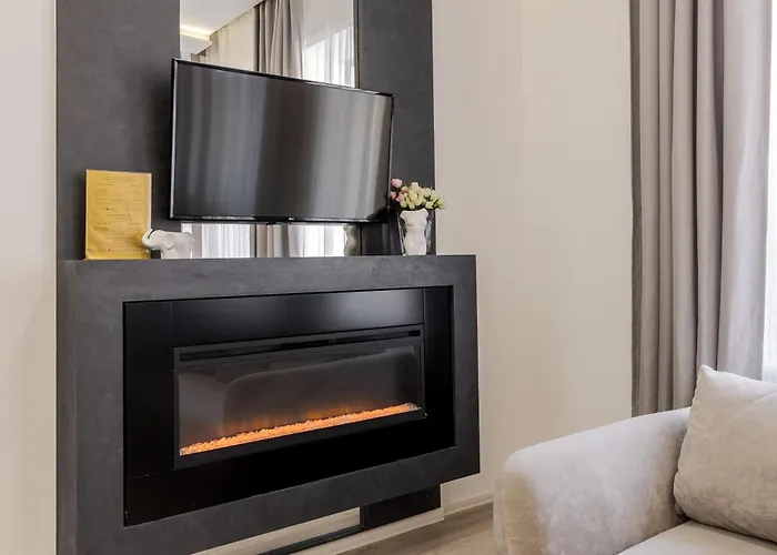 Royal Stylish In The Old *