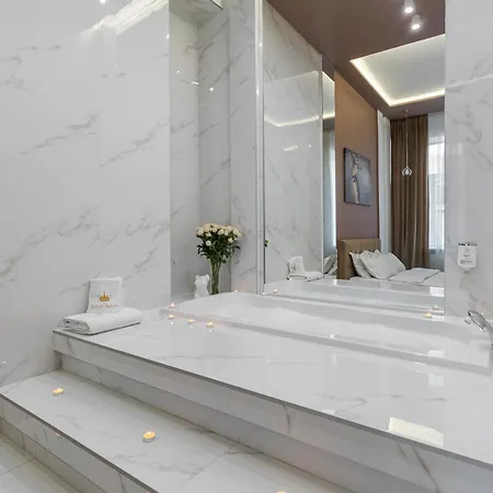 Royal Stylish In The Old Lägenhet Lviv